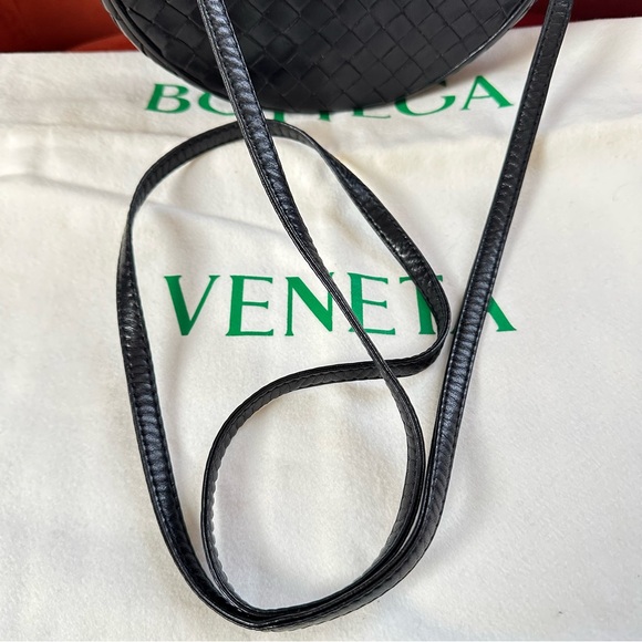 Vintage Bottega Veneta Black Leather Shoulder Crossbody with Woven Design - Picture 8 of 16